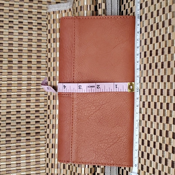 NWOT Universal Threads Wallet - Picture 3 of 10